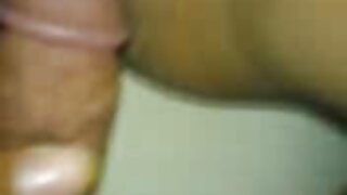 Une blonde expérimentée montre une film porno kabyle classe de maître de baise avec un homme noir