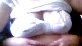 Le masseur lèche la film x trio chatte d'une vieille femme blonde et baise une nana dans l'huile